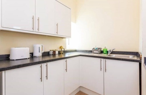 Tynemouth Apartment | BEACH VIEWS! 3rd floor apt steps to Longsands!nn