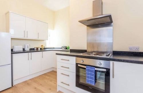 Tynemouth Apartment | BEACH VIEWS! 3rd floor apt steps to Longsands!nn