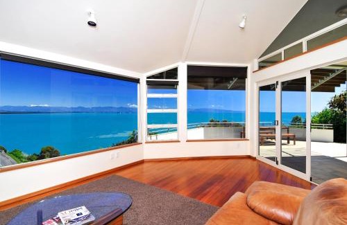 Britannia Heights House | Beach Views Holiday Home