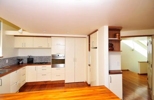 Britannia Heights House | Beach Views Holiday Home