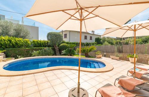 Alcanada Villa | Beach Villa Arran de Mar by Sealand Villas