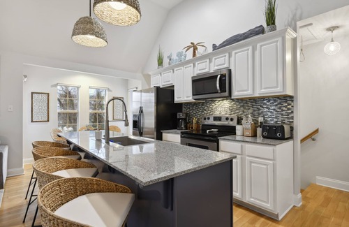Gulfport Cottage | Beach Villa with Private Pool - Walk to beach and Island View Casino