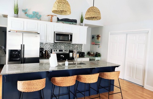 Gulfport Cottage | Beach Villa with Private Pool - Walk to beach and Island View Casino