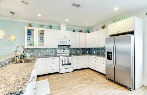 San Luis House | Beach & Water Views on 3 Sides! Screened Porch!