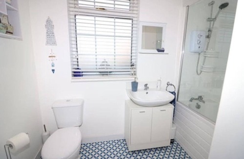 Troon House | Beachcomber Cottage, Troon close to the beach