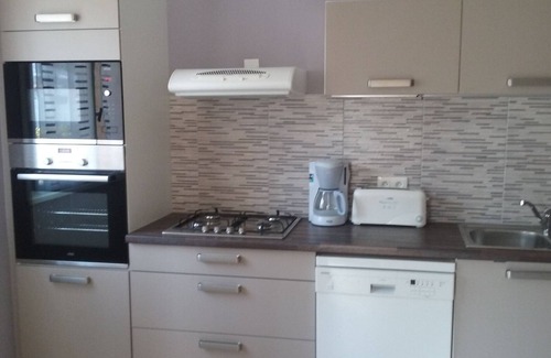 Saint-Georges-de-Didonne Apartment | Beaches & market <900m - Quiet, fresh and spacious garden-level flat for 4/6pax