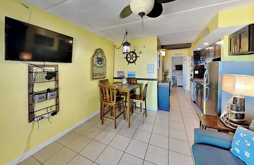Crescent Beach Condo | Beacher's Lodge 307 | Beachfront Views & Easy Access to Pool!