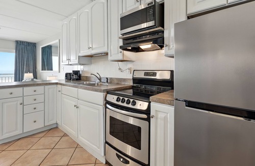 Crescent Beach Hotel | Beacher's Lodge Oceanfront Suites