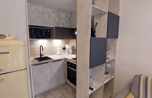 Saint-Georges-de-Didonne Apartment | Beachfront Studio with Garden, Parking & Close to Town Center