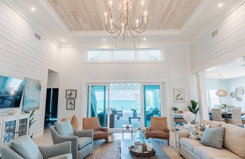 William's Town Villa | Beachfront Villa with Pool & Sandy Beach All Year Round