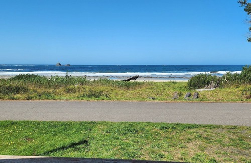 Makah Indian Reservation House | Beachfront 1-bedroom mobile home located in Neah Bay, near Olympic Peninsula
