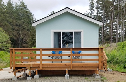 Makah Indian Reservation House | Beachfront 1-bedroom mobile home located in Neah Bay, near Olympic Peninsula