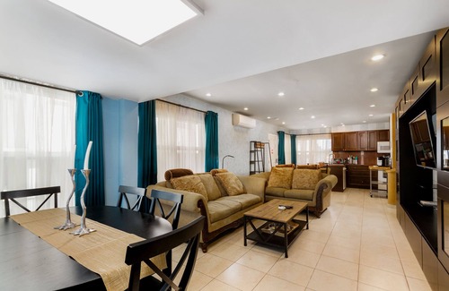 Hollywood South Central Beach Apartment | Beachfront 2 Story/3BRM/3BA/2 Ocean View Terraces/Free Parking