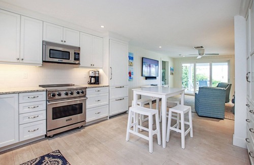Captiva House | Beachfront 2BR Cottage with King Suite, Stunning Views & Pet-Friendly Option