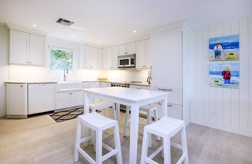 Captiva House | Beachfront 2BR Cottage with King Suite, Stunning Views & Pet-Friendly Option