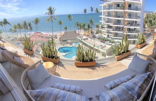 Bucerias Condo | Beachfront 2BR Penthouse w/Ocean Views & Pool