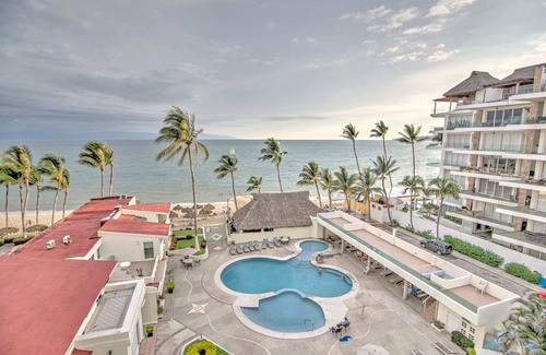 Bucerias Condo | Beachfront 2BR Penthouse w/Ocean Views & Pool