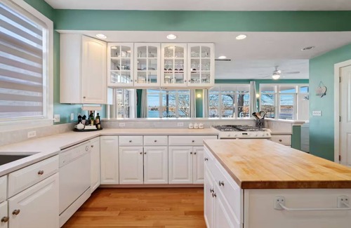 Wareham House | Beachfront 5BR with Ocean View, Pool Table, Arcade Game, Baby Crib