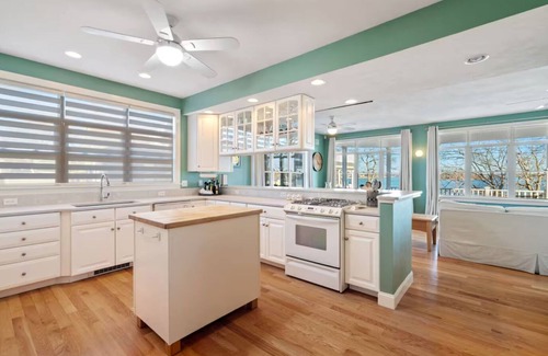 Wareham House | Beachfront 5BR with Ocean View, Pool Table, Arcade Game, Baby Crib