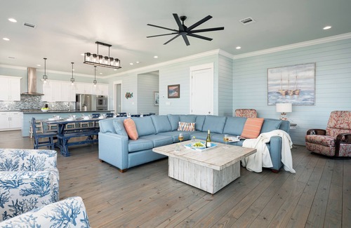 Crystal Beach House | Beachfront 6BR, Sleeps 20, Hot Tub, Pool & Game Room Fun!