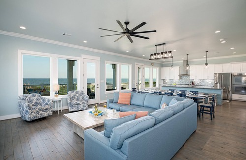 Crystal Beach House | Beachfront 6BR, Sleeps 20, Hot Tub, Pool & Game Room Fun!