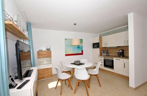 Lobbe Apartment | Beachfront apartment with terrace, use of swimming pool and sauna - Rex Rugia apartment 11-2