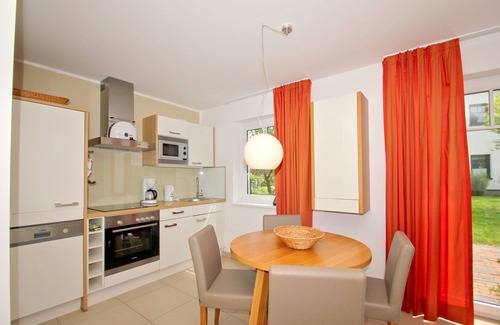 Lobbe Apartment | Beachfront apartment with terrace, use of swimming pool and sauna - Rex Rugia apartment 29-3