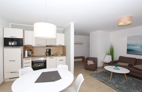 Lobbe Apartment | Beachfront apartment with terrace, use of swimming pool and sauna - Rex Rugia apartment 13-2