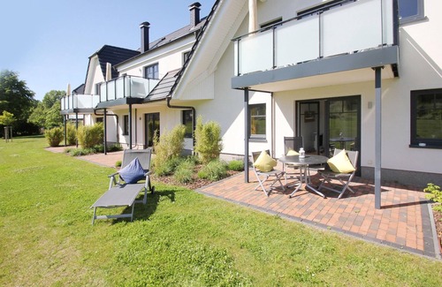 Lobbe Apartment | Beachfront apartment with terrace, use of swimming pool and sauna - Rex Rugia apartment 13-2