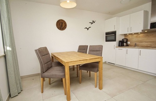 Lobbe Apartment | Beachfront apartment with terrace, use of swimming pool and sauna - Rex Rugia apartment 12-2