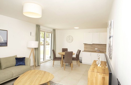 Lobbe Apartment | Beachfront apartment with terrace, use of swimming pool and sauna - Rex Rugia apartment 15-4