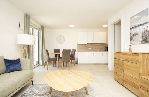 Lobbe Apartment | Beachfront apartment with terrace, use of swimming pool and sauna - Rex Rugia apartment 15-4