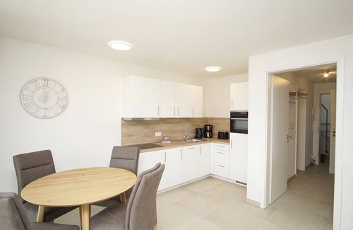 Lobbe Apartment | Beachfront apartment with terrace, use of swimming pool and sauna - Rex Rugia apartment 15-4