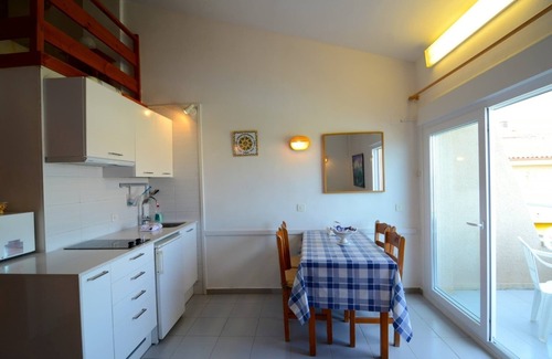 Els Griells Apartment | Beachfront Apartment in Estartit with Pool