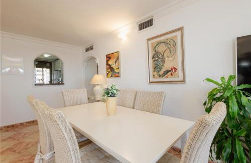 Torremolinos Apartment | Beachfront apartment with stunning views in Torremolinos