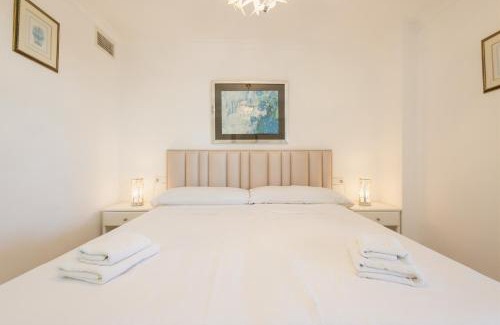 Torremolinos Apartment | Beachfront apartment with stunning views in Torremolinos