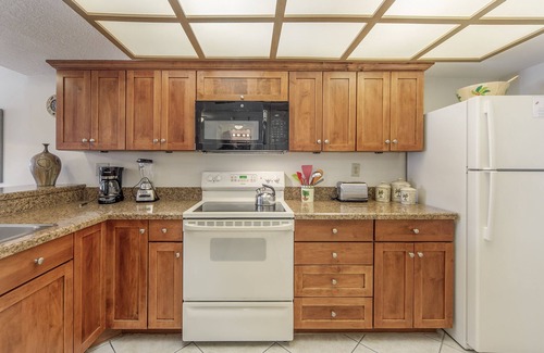 Redington Shores Condo | Beachfront Balcony Views - 2b 2b - The Shores #301