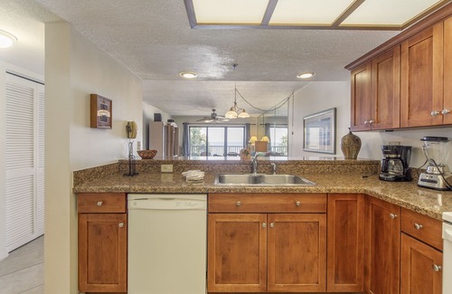 Redington Shores Condo | Beachfront Balcony Views - 2b 2b - The Shores #301