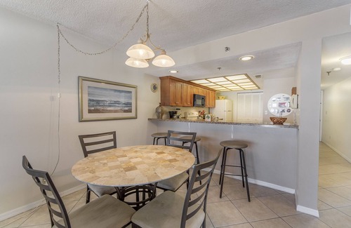 Redington Shores Condo | Beachfront Balcony Views - 2b 2b - The Shores #301