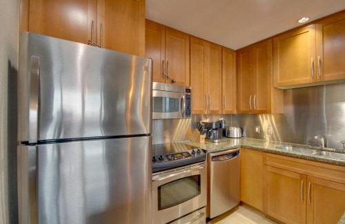 Biloxi Apartment | Beachfront Biloxi Condo Balcony and Community Perks