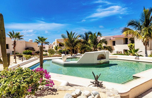 Centro Condo | Beachfront Bliss Steps to Cabo's Vibrant Life