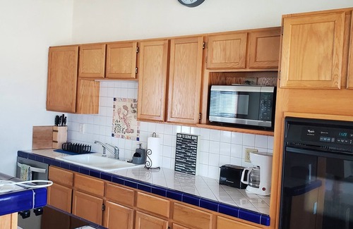 Bayshore House | Beachfront Bliss: 3 BR, 2 Master Suites, Jetted Tubs & Direct Access