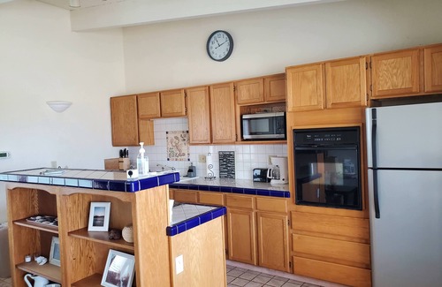 Bayshore House | Beachfront Bliss: 3 BR, 2 Master Suites, Jetted Tubs & Direct Access