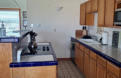 Bayshore House | Beachfront Bliss: 3 BR, 2 Master Suites, Jetted Tubs & Direct Access