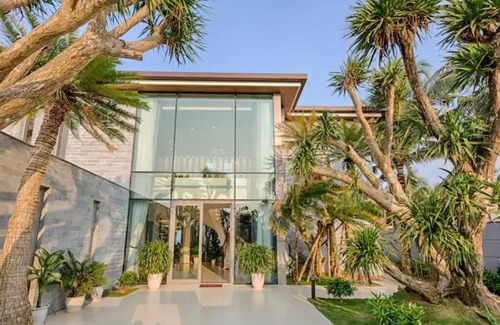 Ngu Hanh Son House | Beachfront Bliss: 6-BR Villa in five-star resort
