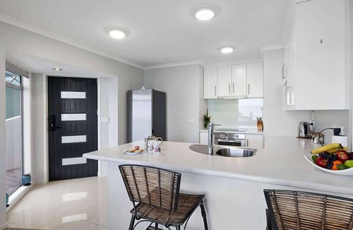 Bell Block House | Beachfront Breeze - sea views for days