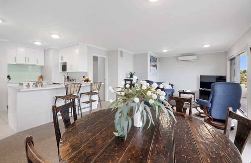 Bell Block House | Beachfront Breeze - sea views for days