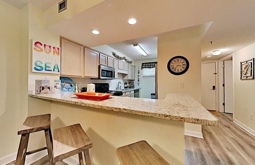 Fort Walton Beach Condo | 🌅Beachfront Building-Walk2Beach-Pool+HotTub-Sea Oats 111🌅