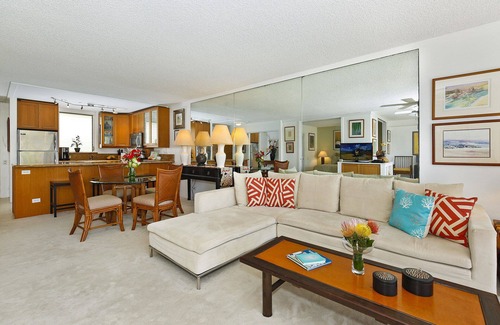 Diamond Head - Kapahulu - St. Louis Condo | Beachfront Building at the Quiet End of Waikiki with Swimming/Surfing!