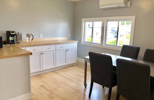 Quincy Apartment | Beachfront Bungalow Suite w/Parking
